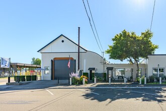 258 N Kutch St, Carlton, OR à vendre Photo de l’immeuble– Image 2 sur 15