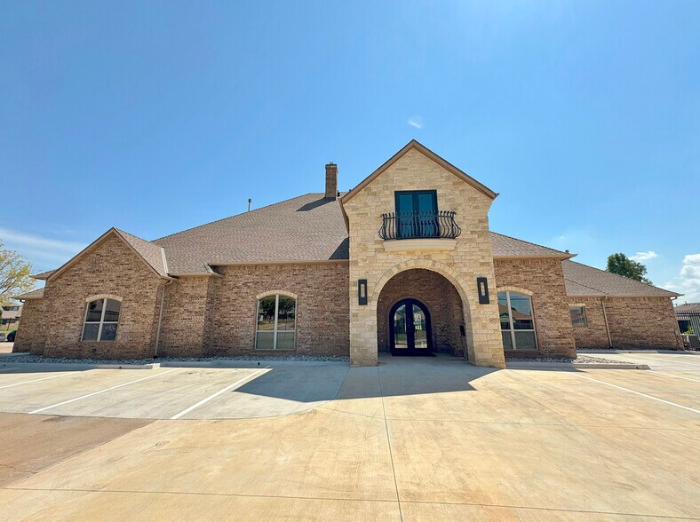 9600 S May Ave, Oklahoma City, OK à vendre - Photo de l’immeuble – Image 1 sur 12
