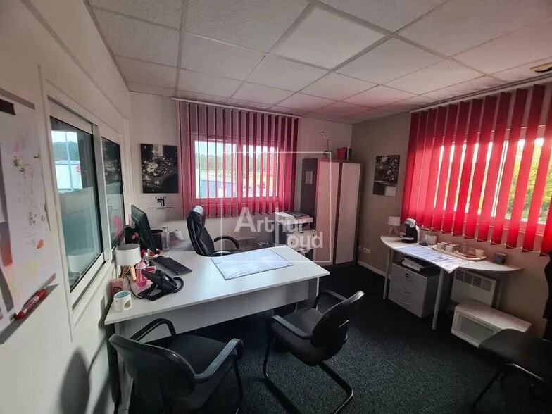 Bureau dans Le Mée-sur-Seine à louer - Photo de l’immeuble – Image 3 sur 5