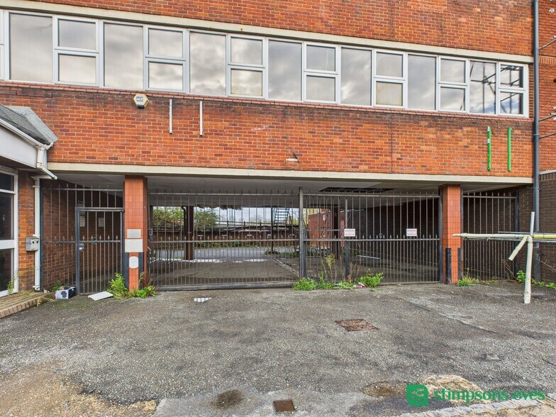 90-100 Collingdon St, Luton à louer - Photo de l’immeuble – Image 2 sur 2