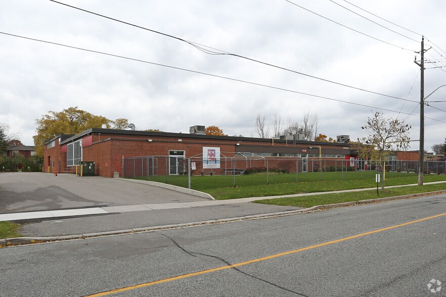 36 Scarsdale Rd, Toronto, ON à louer - Photo de l’immeuble – Image 1 sur 6