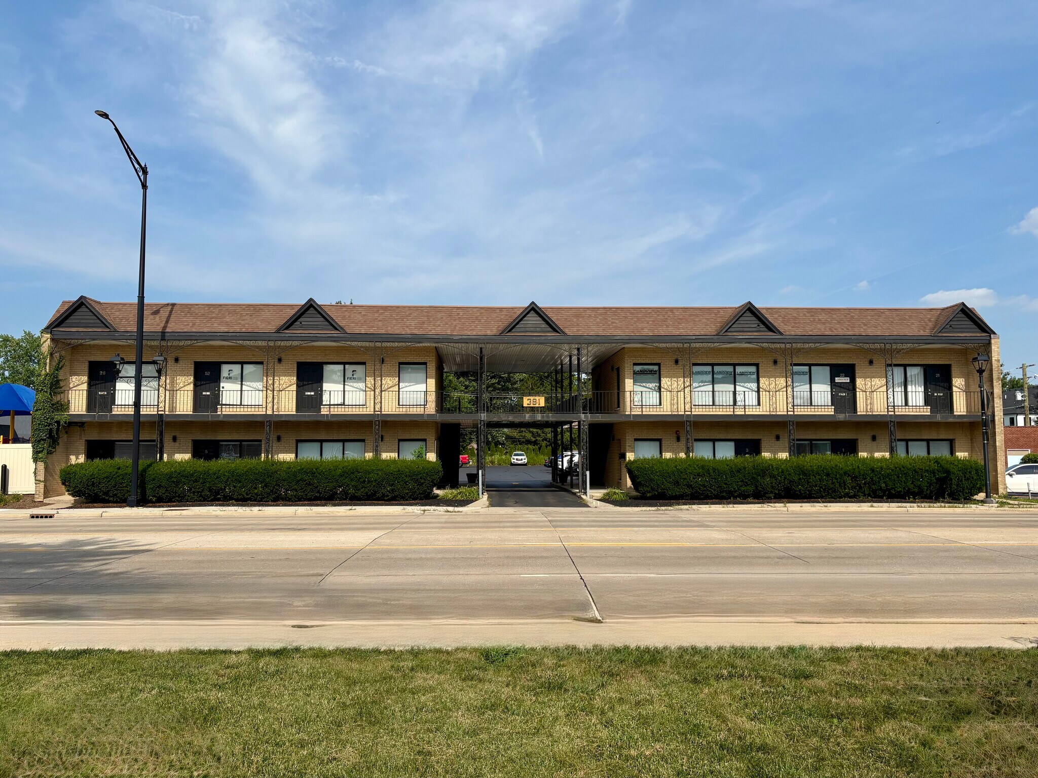 381 N York Rd, Elmhurst, IL à louer Photo de l’immeuble– Image 1 sur 16