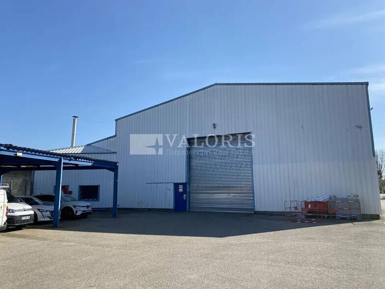 Local d’activités dans Vaulx-en-Velin à louer - Photo de l’immeuble – Image 2 sur 4