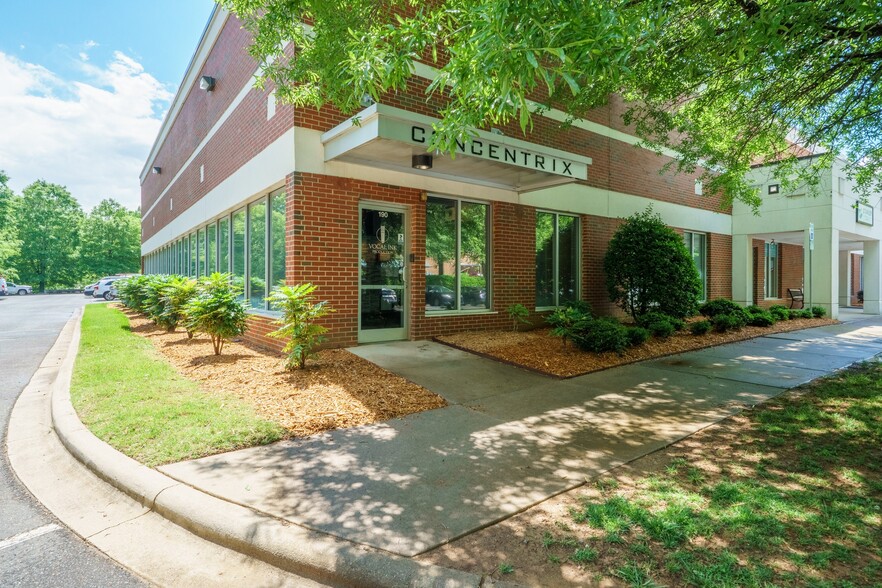 3120 Latrobe Dr, Charlotte, NC à vendre - Photo de l’immeuble – Image 2 sur 36