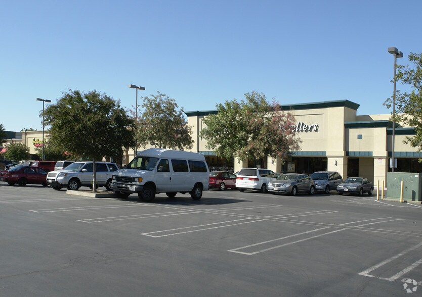 3501 McHenry Ave, Modesto, CA à louer - Photo principale – Image 1 sur 5