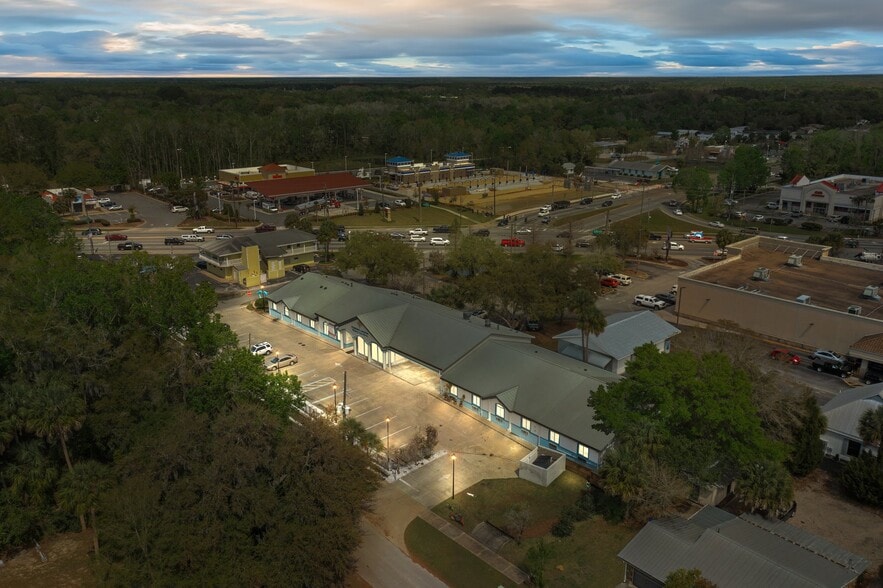 311 NE 4th Ave, Crystal River, FL à louer - Photo principale – Image 1 sur 161