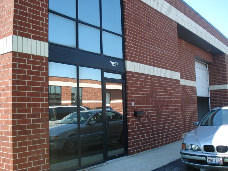 7647 W 100th Pl, Bridgeview, IL à vendre - Photo principale – Image 1 sur 5