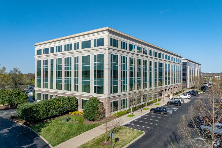 320 Seven Springs Way, Brentwood, TN à louer - Photo principale – Image 1 sur 7
