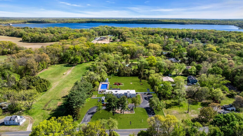 321 W Farms Rd, Farmingdale, NJ à vendre - Aérien – Image 3 sur 24
