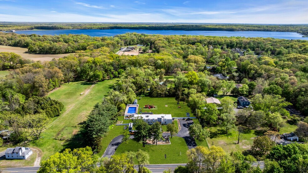 321 W Farms Rd, Farmingdale, NJ à vendre - Aérien – Image 3 sur 24