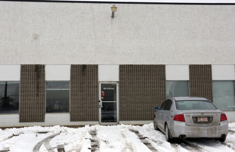 10321 58th Ave NW, Edmonton, AB à vendre - Photo de l’immeuble – Image 3 sur 6