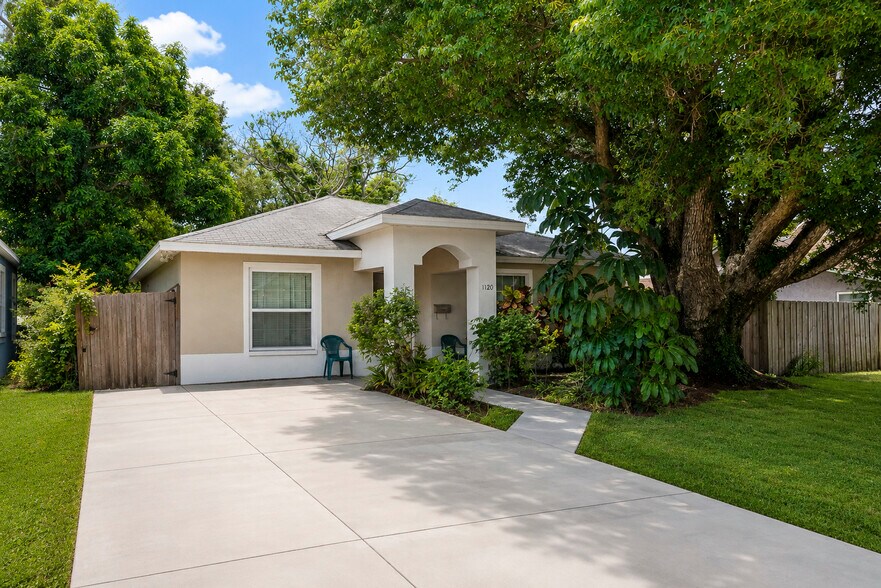 1120 11th Ave S, Saint Petersburg, FL à vendre - Photo principale – Image 1 sur 1