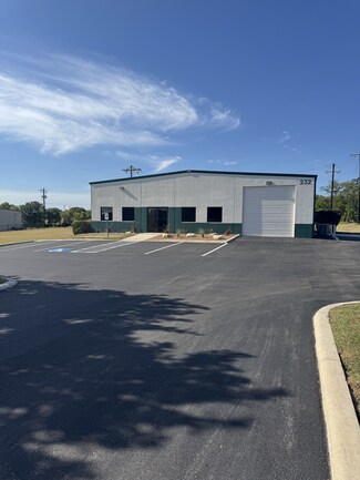 Plus de détails pour 232 Market Ave, Boerne, TX - Industriel/Logistique à louer