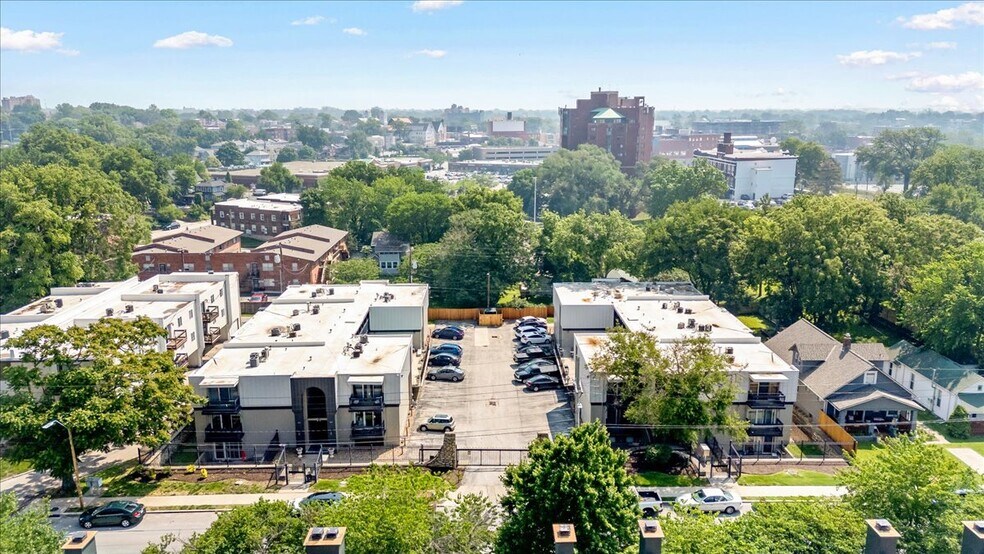 Carabella Condos portefeuille de 11 biens à vendre sur LoopNet.fr - Photo de l’immeuble – Image 1 sur 31