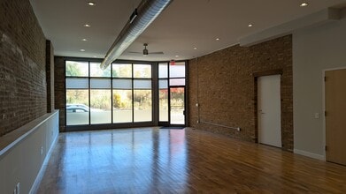 4536 N Ravenswood Ave, Chicago, IL à louer Photo intérieure– Image 1 sur 8