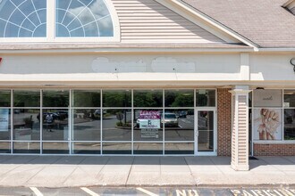 228 S Main St, Newtown, CT à louer Photo de l’immeuble– Image 2 sur 4