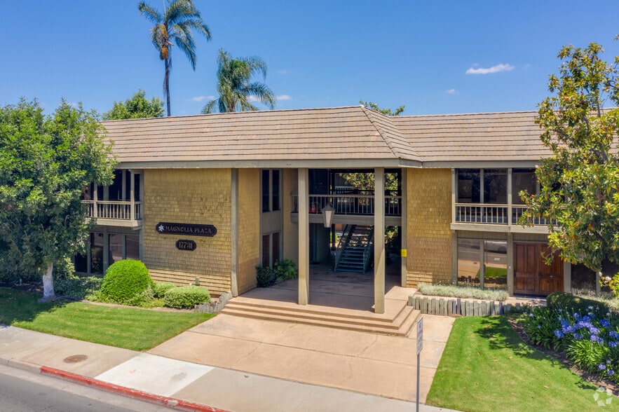 17671 Irvine Blvd, Tustin, CA à louer - Photo principale – Image 2 sur 2