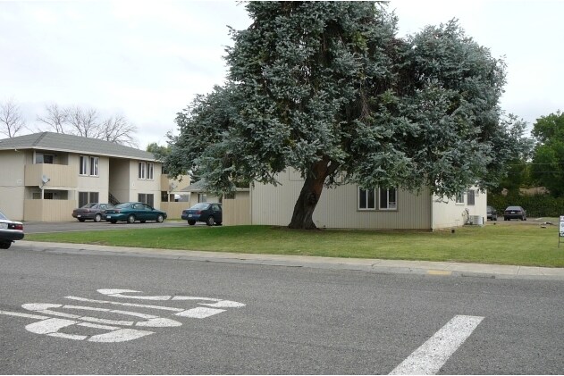 266 S Yolo St, Willows, CA à vendre - Photo de l’immeuble – Image 2 sur 14