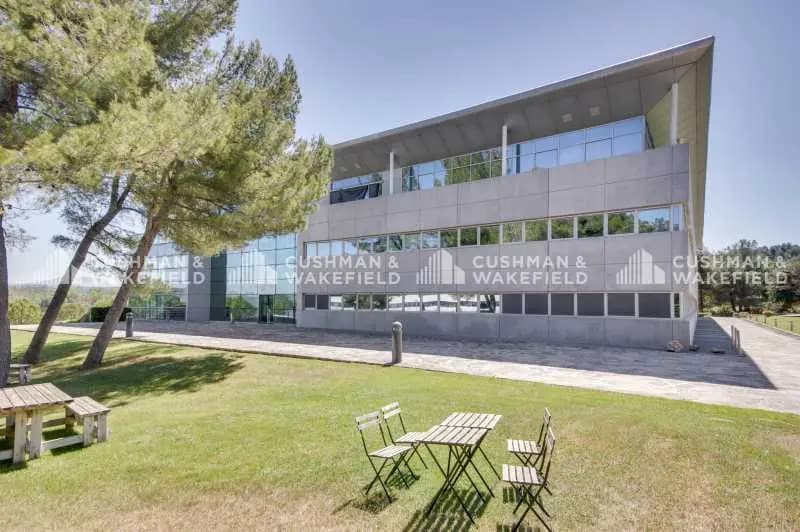 430 Rue Pierre Simon Laplace, Aix-en-Provence à louer - Photo de l’immeuble – Image 2 sur 15