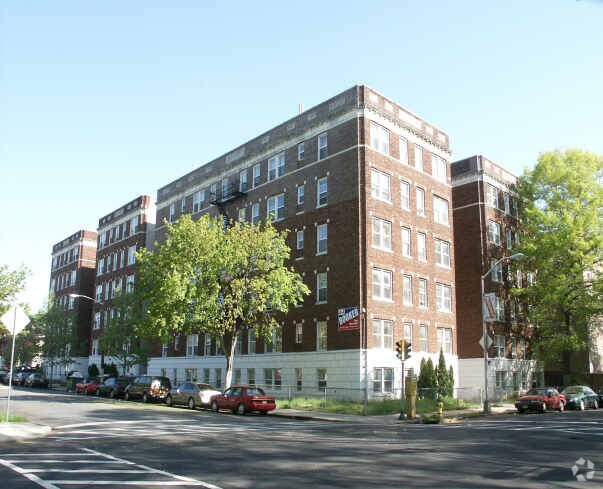 691 Elizabeth Ave, Newark, NJ à vendre - Photo de l’immeuble – Image 2 sur 7
