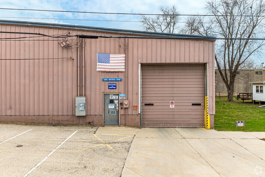 201-255 Keyes Ave, Hampshire, IL à vendre - Photo de l’immeuble – Image 3 sur 7