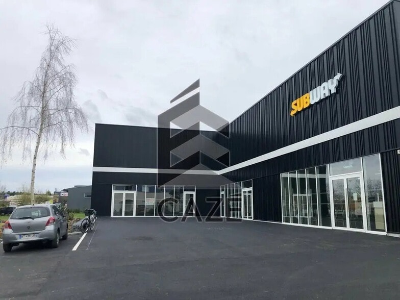 Local commercial dans Saintes à louer - Photo de l’immeuble – Image 3 sur 3