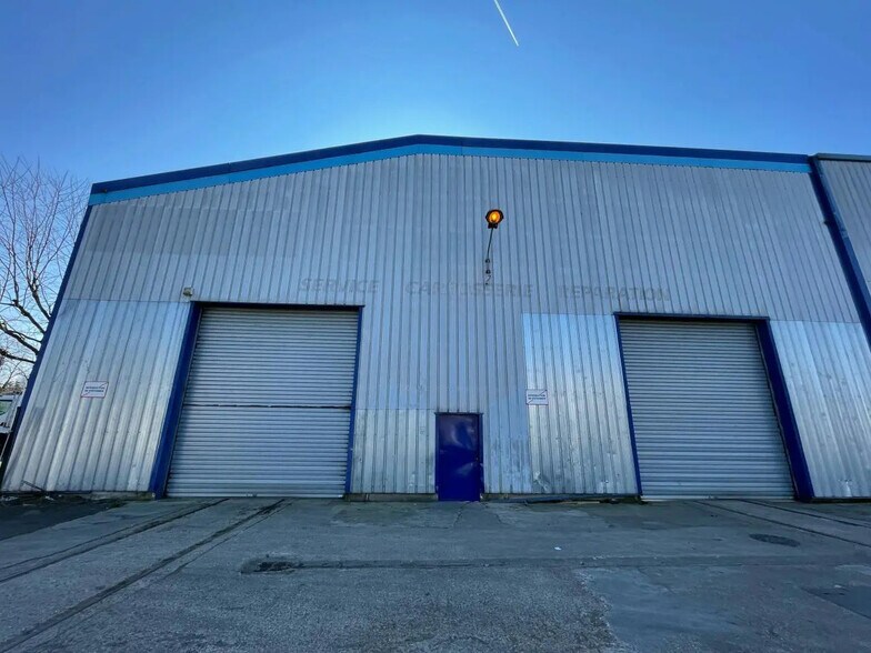 Local d’activités dans Corbeil-Essonnes à louer - Photo de l’immeuble – Image 2 sur 10