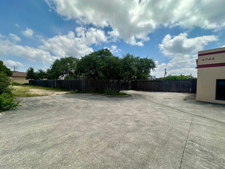 4722 Shavano Oak, San Antonio, TX à vendre - Photo de l’immeuble – Image 3 sur 20