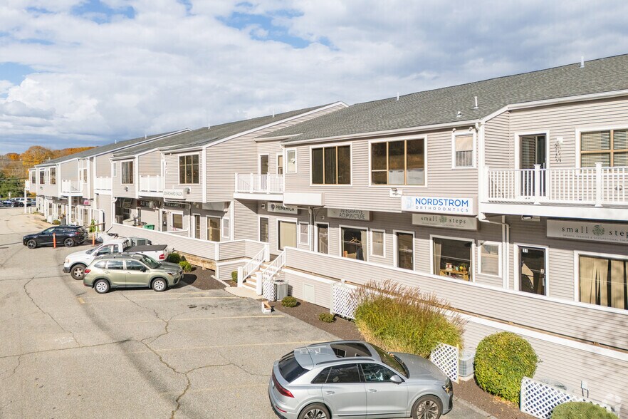 1050 Main St, East Greenwich, RI à vendre - Photo de l’immeuble – Image 1 sur 5