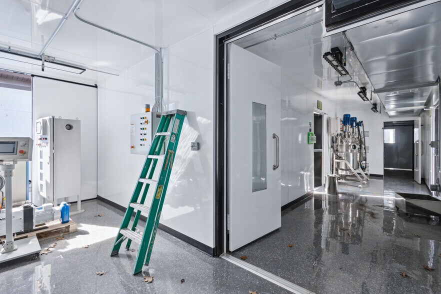 635 Franklin St, Constantine, MI à vendre - Photo intérieure – Image 2 sur 15