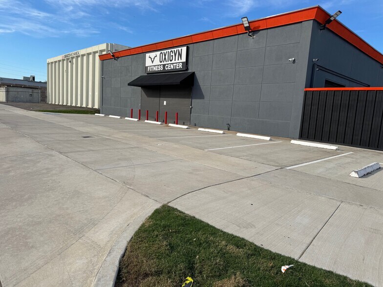 5900 Schumacher Ln, Houston, TX à louer - Photo de l’immeuble – Image 3 sur 27