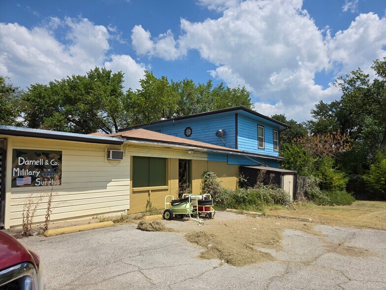 216 W Main St, Azle, TX à vendre - Photo de l’immeuble – Image 2 sur 3