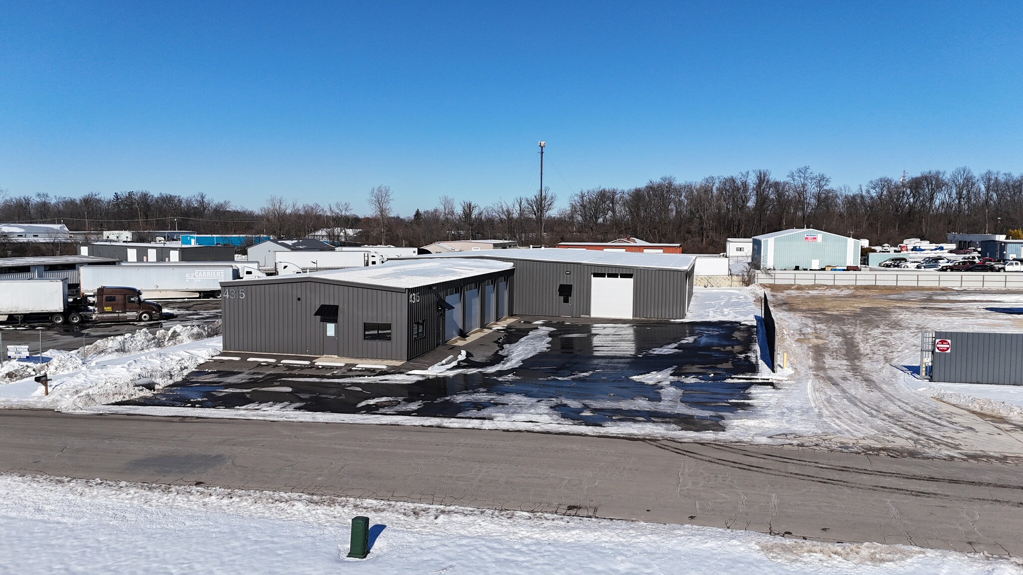 4315 Gibson Dr, Tipp City, OH à louer Photo de l’immeuble– Image 1 sur 25
