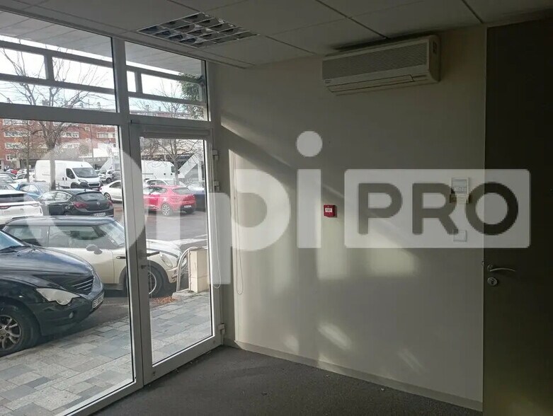 Local commercial dans Tinqueux à louer - Photo intérieure – Image 2 sur 6