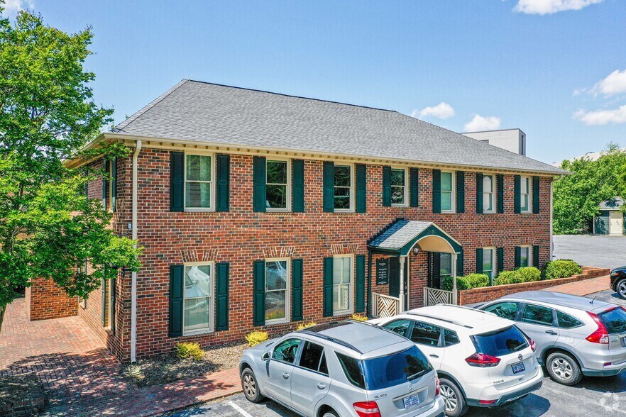 7810 Pineville-Matthews Rd, Charlotte, NC à louer - Photo principale – Image 1 sur 6