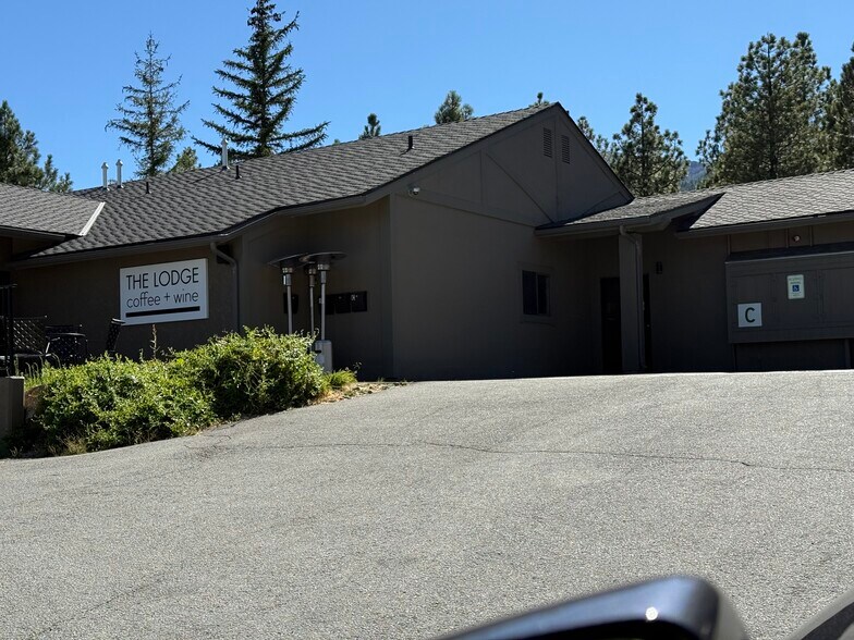 17025 Mount Rose Hwy, Reno, NV à louer - Photo de l’immeuble – Image 2 sur 6