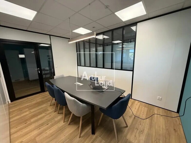 Bureau dans Melun à vendre - Photo intérieure – Image 2 sur 4