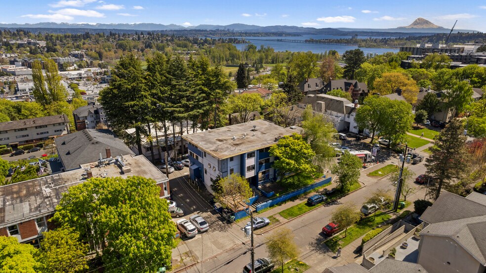 4626 21st Ave NE, Seattle, WA à vendre - Photo de l’immeuble – Image 2 sur 7