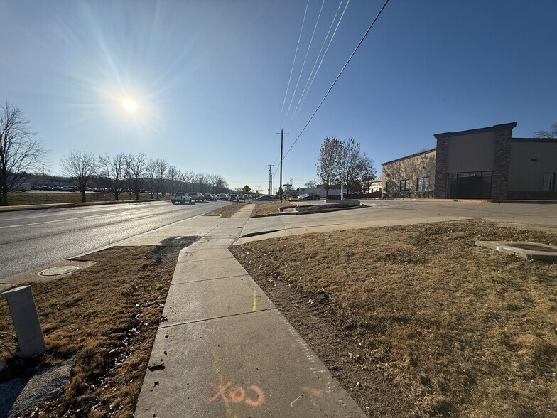 2868 W Martin Luther King Blvd, Fayetteville, AR à louer - Photo de l’immeuble – Image 3 sur 16