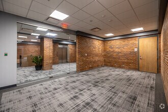 7300 Westown Pky, West Des Moines, IA à louer Photo intérieure– Image 2 sur 9