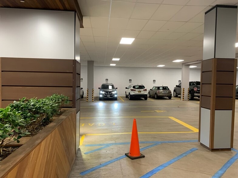 1129 Northern Blvd, Manhasset, NY à louer - Photo intérieure – Image 3 sur 10