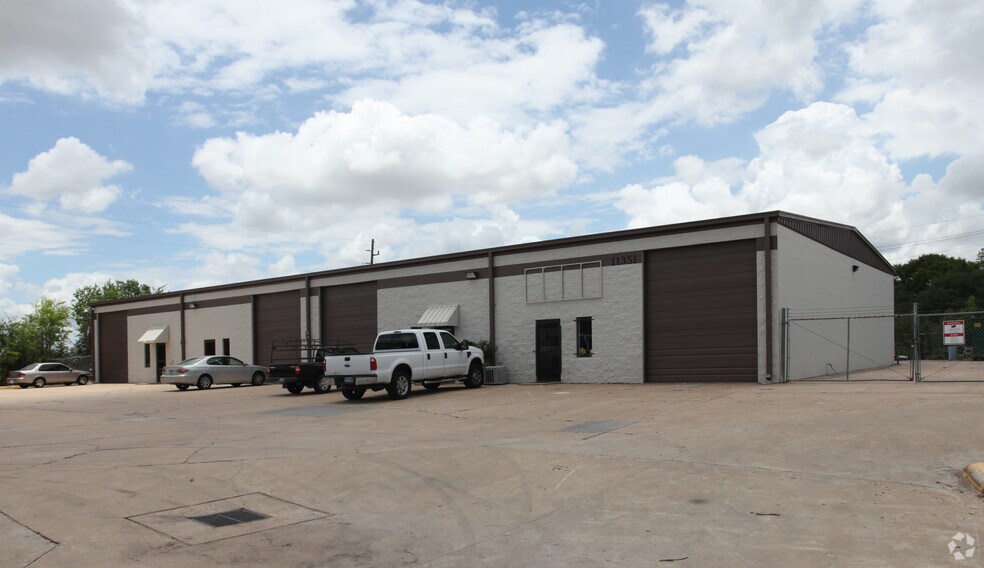 11351 Jones Rd W, Houston, TX à louer - Photo principale – Image 1 sur 2