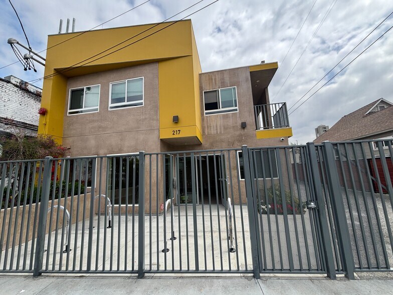 217 W Avenue 37, Los Angeles, CA à louer - Photo de l’immeuble – Image 2 sur 9
