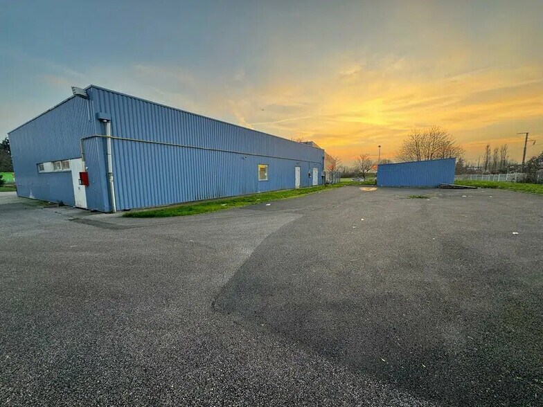 Local d’activités dans Goussainville à louer - Photo de l’immeuble – Image 2 sur 12