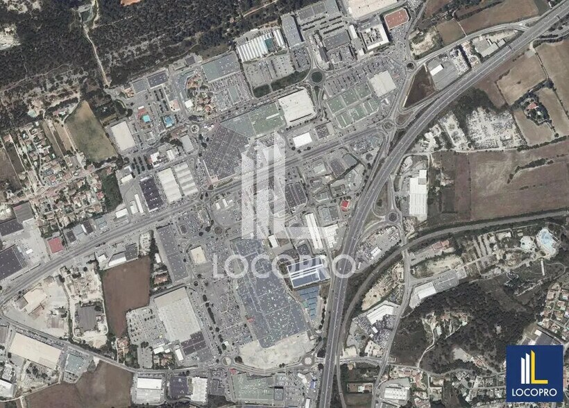 Local commercial dans Les Pennes-Mirabeau à louer - Photo de l’immeuble – Image 3 sur 5