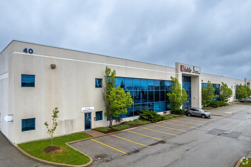 40 Graniteridge Rd, Vaughan, ON à louer - Photo de l’immeuble – Image 2 sur 3