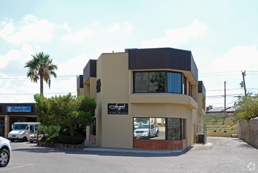 5801-5835 N Mesa St, El Paso, TX à louer - Photo de l’immeuble – Image 2 sur 7