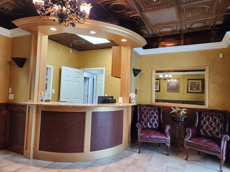 681 Goodlette Rd N, Naples, FL à louer - Hall d’entrée – Image 3 sur 31