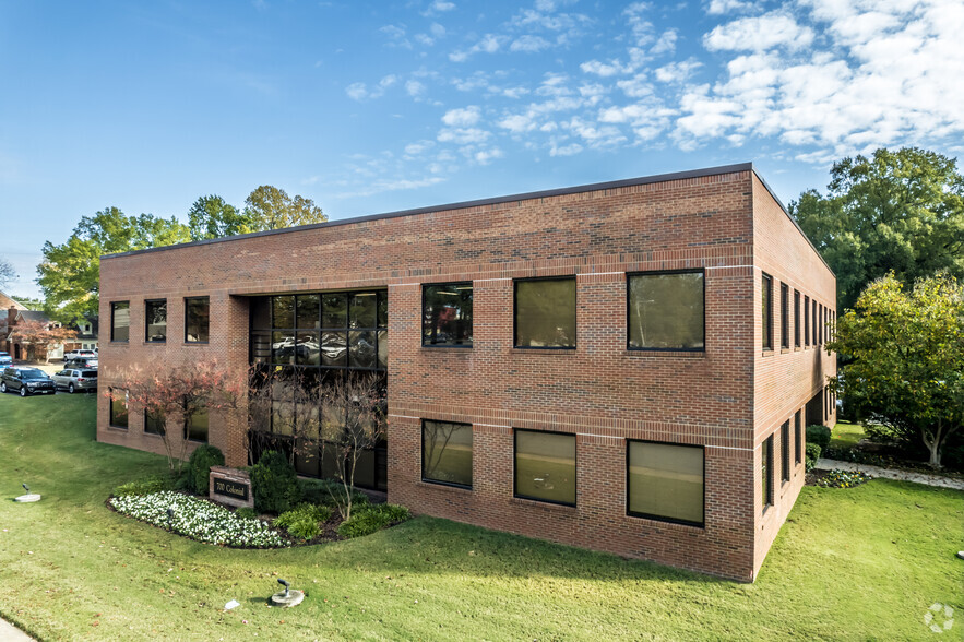 700 Colonial Rd, Memphis, TN à louer - Photo de l’immeuble – Image 3 sur 5