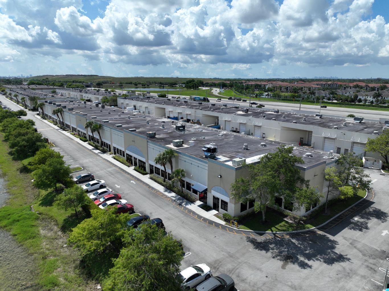 11500-11650 Interchange Cir N, Miramar, FL à louer Photo de l’immeuble– Image 1 sur 7